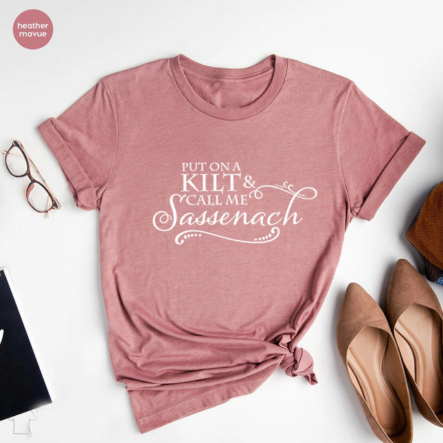 Put on A Kilt and Call Me Sassenach Shirt Outlander Buchreihe T-Shirt Jamie Fraser Claire Fraser Ridge Clan Tee Geschenk für Sie