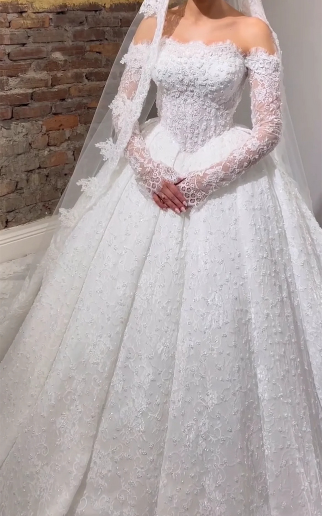 Luxuriöses schulterfreies Prinzessinnen-Ballkleid Hochzeitskleid Langarm Glitzernde Perlen Spitze Brautkleid Hochzeit vestido de noiva
