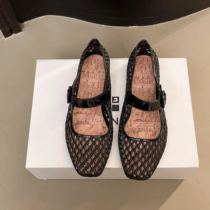 French hollow sandals for women's summer fashion with a single buckle and breathable flat bottom crystal sole