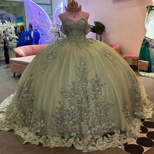 Angelsbridep Maßgeschneidertes salbeigrünes Ballkleid Quinceanera-Kleid mit glänzender Spitze, 3D-Applikationen, schulterfrei, vestidos de fiesta