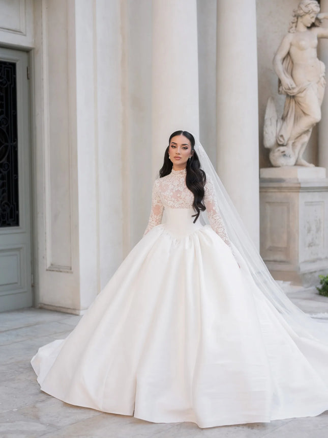Maßgeschneidertes Palace Retro Stil Satin Hochzeitskleid mit hohem Kragen, langen Ärmeln, Spitzenrock und großem Rock Vestido De Novia