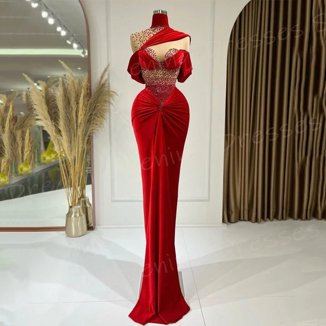 2025 Arabische bescheidene, elegante rote Damen-Meerjungfrau-Abendkleider, charmante Ballkleider mit hohem Kragen und Perlenstickerei, maßgeschneidertes Vestido De Noche