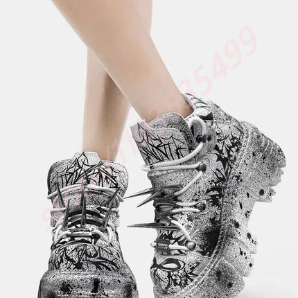 Thick Sole Metal Rivet Graffiti Boots 2024 New Round Fashion 35-45 Lace-Up Dad Shoes Street Punk Rock Street Sports Casual Pumps