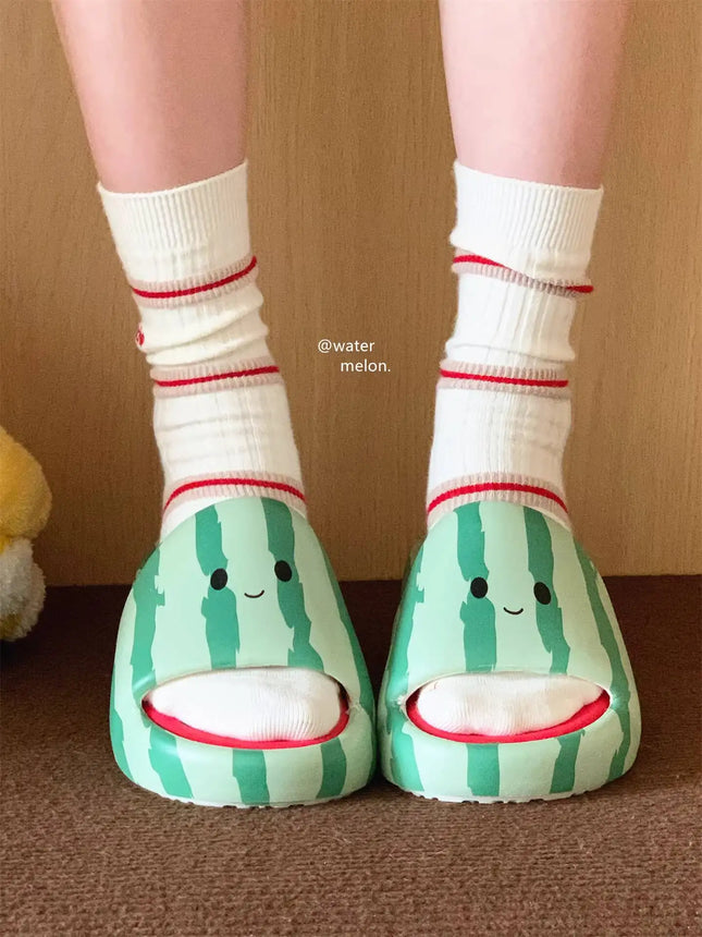 Wassermelonen-Hausschuhe Damen 2026 Frühling Sommer Süße Cartoon-Sandalen Weiche EVA Dicke Sohle Rutschfeste Indoor Outdoor Dusch-Pantoletten