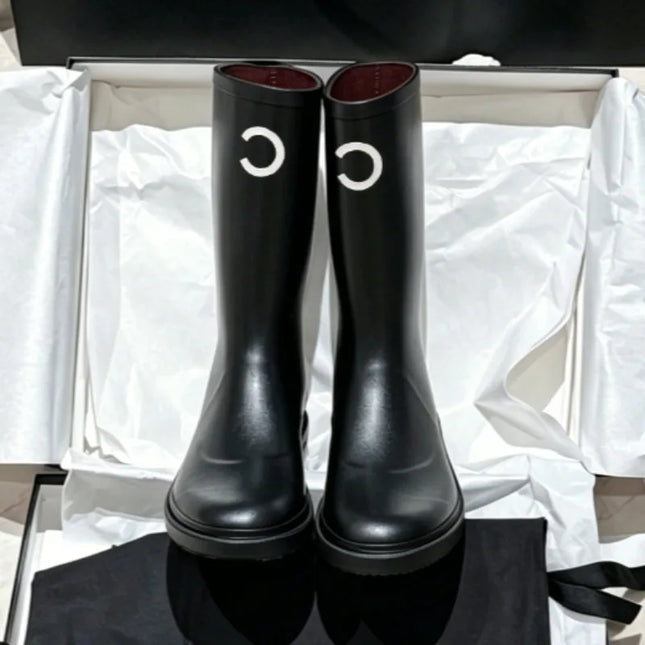 26SS Fashion High-Top Boots, 2026 New Rain Boots, Retro Fashion Design Mid-Calf, Anti-Slip Round-Tip Style, Knight Style Knee-Length Black Long Boots, Double-C Logo Design Women's Boots, Form-fitting Ankle Boots. High-end Bra