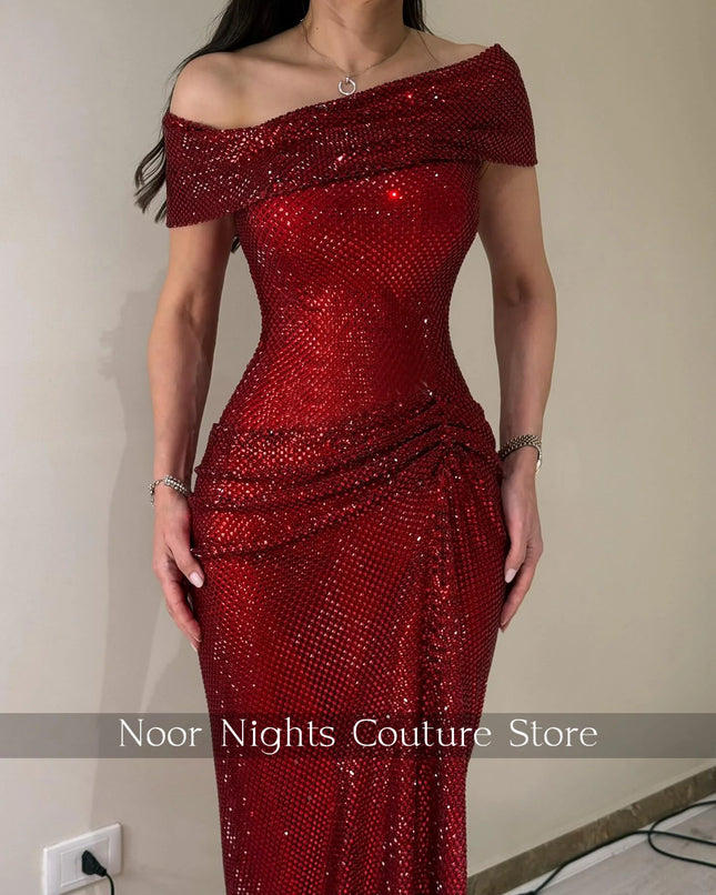 Glitzerndes burgunderrotes schulterfreies Ballkleid Meerjungfrau mit drapiertem ärmellosem Abendkleid customized فساتين سهرة