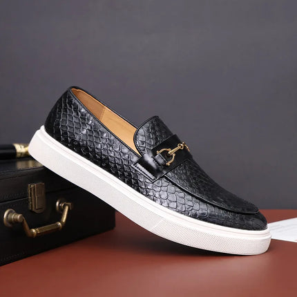 Fashion Men's Casual Shoes Embossed Leather Men Classic Buckle Loafers Mens Slip-on Board Shoes Outdoor Driving Flats