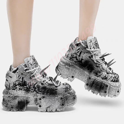 Thick Sole Metal Rivet Graffiti Boots 2024 New Round Fashion 35-45 Lace-Up Dad Shoes Street Punk Rock Street Sports Casual Pumps