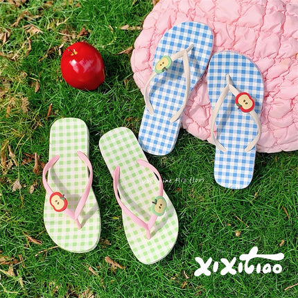 XIXITIAO Cute Flat Flip-Flops For Summer Beach Vacations Women's Color-Blocked Plaid Red Apple Flip-Flops Home Bathroom Slippers