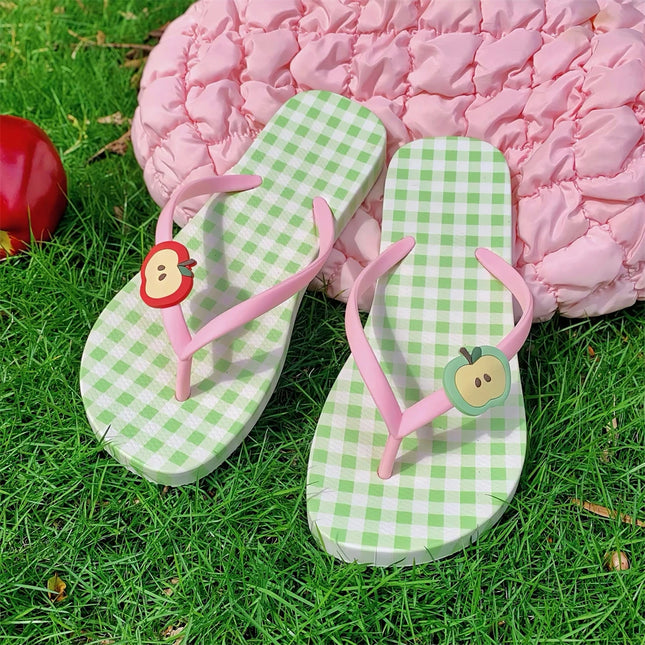 XIXITIAO Cute Flat Flip-Flops For Summer Beach Vacations Women's Color-Blocked Plaid Red Apple Flip-Flops Home Bathroom Slippers