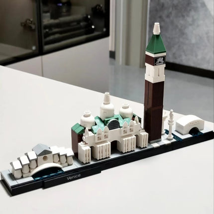 In stock Berlin Venice Tokyo London Shanghai San Francisco Chicago City Building Blocks Adult Children Toys Gifts