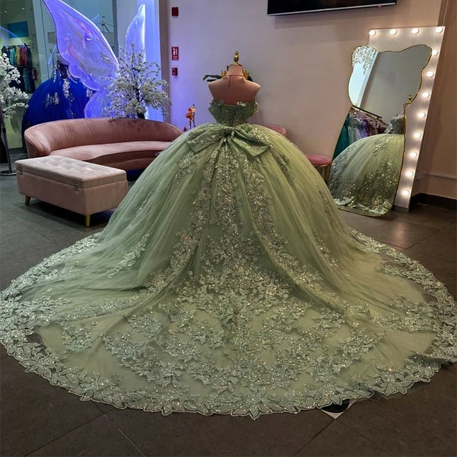 Angelsbridep Maßgeschneidertes salbeigrünes Ballkleid Quinceanera-Kleid mit glänzender Spitze, 3D-Applikationen, schulterfrei, vestidos de fiesta