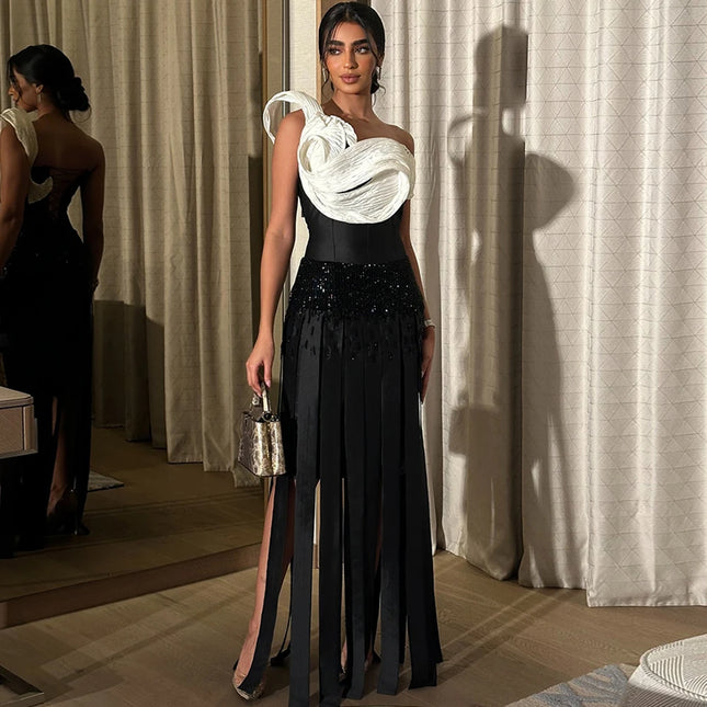 Abendkleid aus Satin in Kontrastfarben, exquisite One-Shoulder-Heimkehrkleider, zarte Perlenstickerei, festliche Anlasskleider