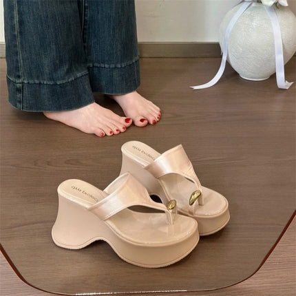 Western Niche Wedge Platform Flip-flops for Women 2026 New Summer Wear High-end Toe Sandals