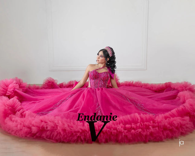 Vendanie Exquisite Beadings Quinceanera-Kleider für Mädchen One Shoulder Schleife Korsett Illusion Faltenrock Vestidos De 15 Plus Individualisierbar