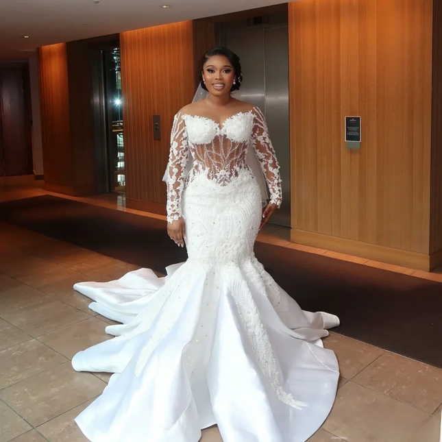 Luxuriöses weißes Meerjungfrauen-Brautkleid Spitze Applikation Perlen Sexy V-Ausschnitt Brautkleid Afrikanische Frauen Transparente Ärmel Bankettkleid