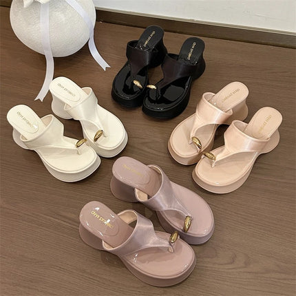 Western Niche Wedge Platform Flip-flops for Women 2026 New Summer Wear High-end Toe Sandals