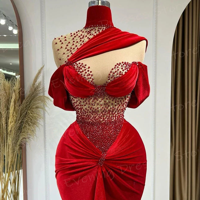 2025 Arabische bescheidene, elegante rote Damen-Meerjungfrau-Abendkleider, charmante Ballkleider mit hohem Kragen und Perlenstickerei, maßgeschneidertes Vestido De Noche