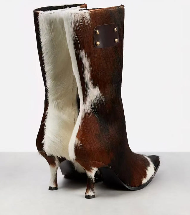 Vogue Cow Print Anklehohe Stiefel mit spitzer Zehenpartie, flauschigem Obermaterial, Lederapplikation, Avantgarde-Stil, Stiletto-Absatz, Wadenhoch
