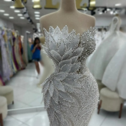 Gorgeous Ivory White Arabic Evening Dress Customized Sparkle Crystals 3D Leaves Mermaid Wedding Engagement Gowns Party Dresses