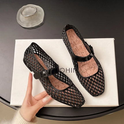French hollow sandals for women's summer fashion with a single buckle and breathable flat bottom crystal sole