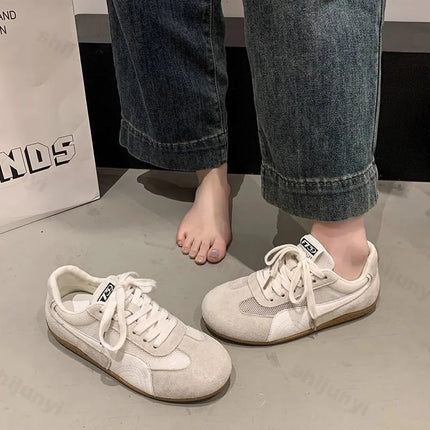 Women's Flat Casual Sports Shoes 2025 Comfortable Non Slip Outdoor Casual Shoes Mesh Breathable Soft Sole Retro Female Sneakers
