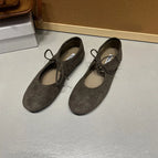 Grayish green / 39