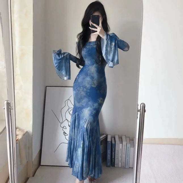 Große mollige sexy Frau mit charmantem Temperament, One-Shoulder-Kleid mit schmaler Taille, schmalen Hüften und Meerjungfrauen-Abendkleidern