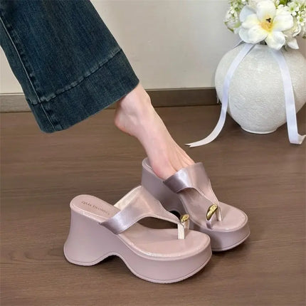 Western Niche Wedge Platform Flip-flops for Women 2026 New Summer Wear High-end Toe Sandals