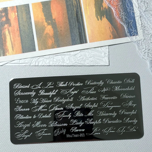 Plantilla de estampado de uñas MouTeen263 con diseño de palabras y frases en inglés cursiva, herramienta de impresión de manicura con letras románticas