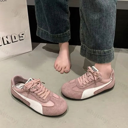 Women's Flat Casual Sports Shoes 2025 Comfortable Non Slip Outdoor Casual Shoes Mesh Breathable Soft Sole Retro Female Sneakers