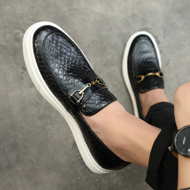 Fashion Men's Casual Shoes Embossed Leather Men Classic Buckle Loafers Mens Slip-on Board Shoes Outdoor Driving Flats