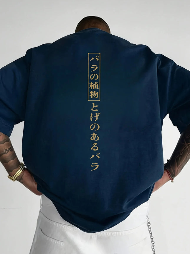 Japanischer vertikaler Textdruck auf marineblauem T-Shirt aus 100 % Baumwolle für Herren – ideal für sommerliche Streetwear und lässige urbane Ausflüge