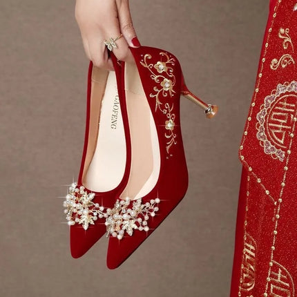 Chinese-style wedding shoes for brides, 2026 new Xiuhe wedding dress shoes, convertible, red high heels with thin heels